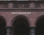 Schriftzug über dem Eingang: "Amtsgericht"